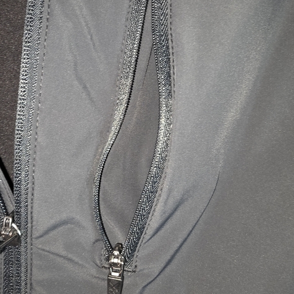 Rhone Men’s Performance Softshell Vest Size L Black Water Resistant Zip Front - Picture 3 of 14